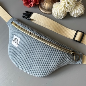 Personalisierte Kinderbauchtasche/ Minibauchtasche Pastellblau