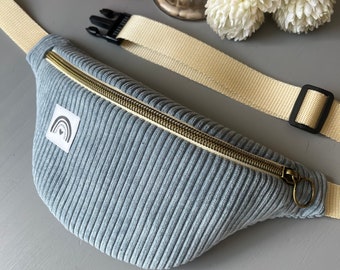 Personalisierte Kinderbauchtasche/ Minibauchtasche Pastellblau