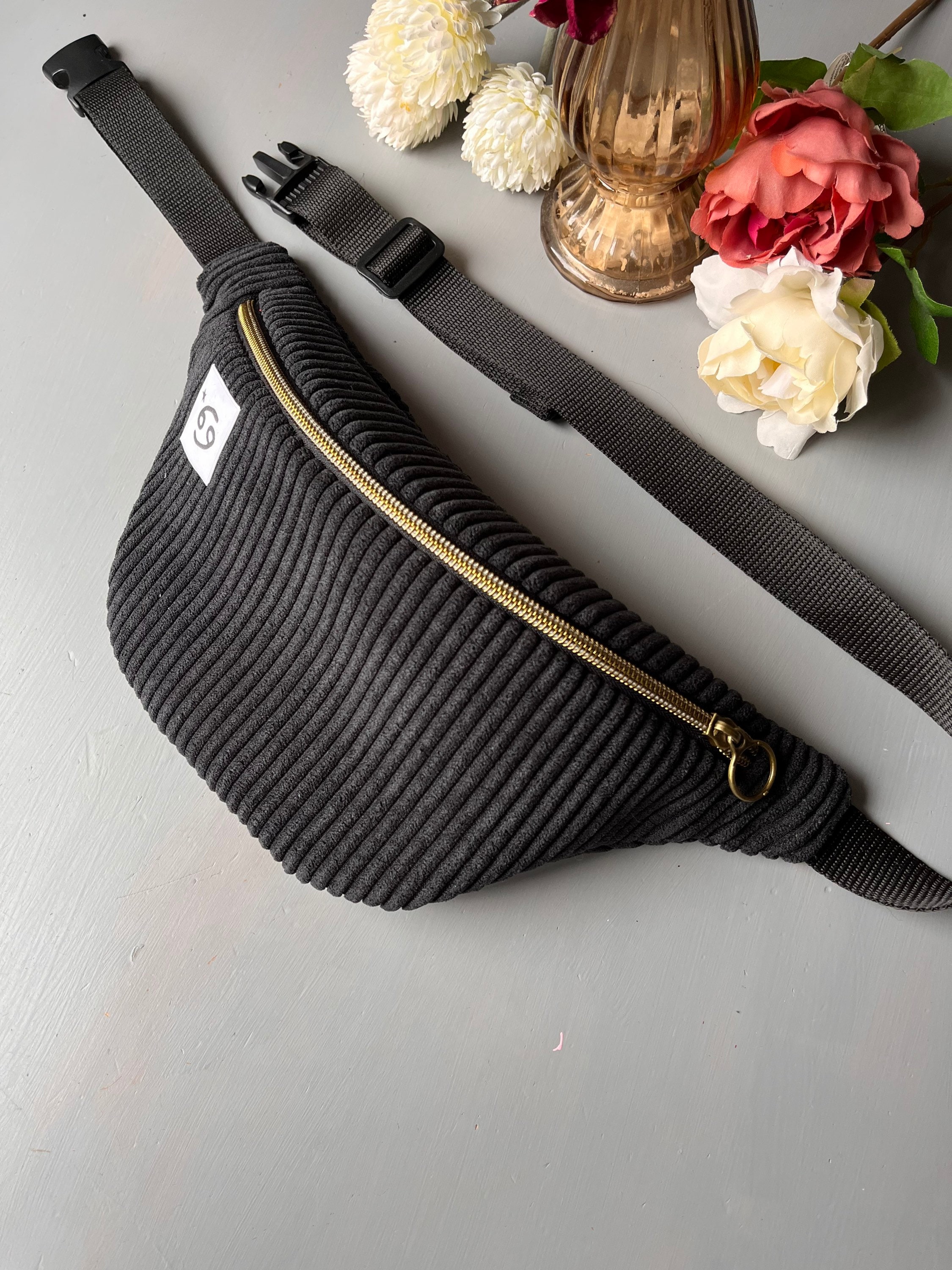Personalisierte Bauchtasche Sternzeichen - Schwarz Cord