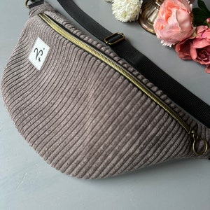 Personalisierte Bauchtasche Sternzeichen - Taupe / schwarz