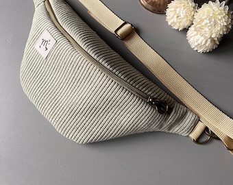 Personalisierte Bauchtasche mit Sternzeichen - Mint Cord