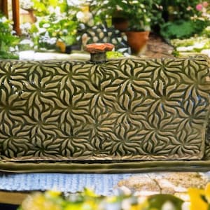 Ręcznie robiona ceramiczna maselniczka | Wzór liścia w kolorze oliwkowo-zielonym | Pomarańczowa gałka kwiatowa