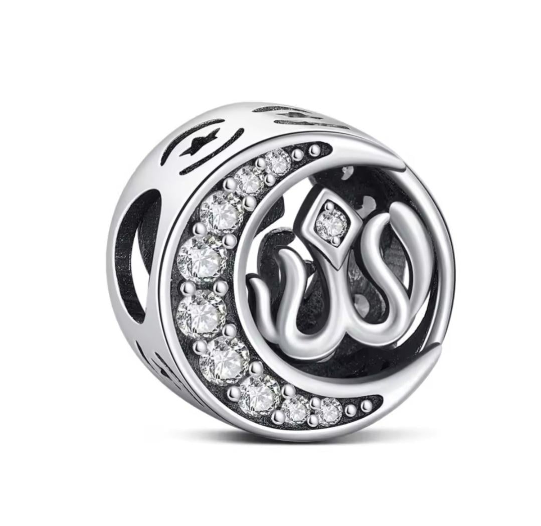 Hotel Kalinga Paloma Picasso Knot Ring Chandelier White Glass