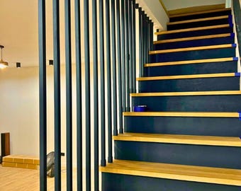 Ringhiera metallica a doghe verticali – Ringhiera moderna per scale – Divisorio in acciaio dal pavimento al soffitto – Altezza personalizzabile – Barriera di sicurezza