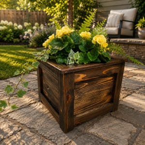 Heritage Cedar Planter Box