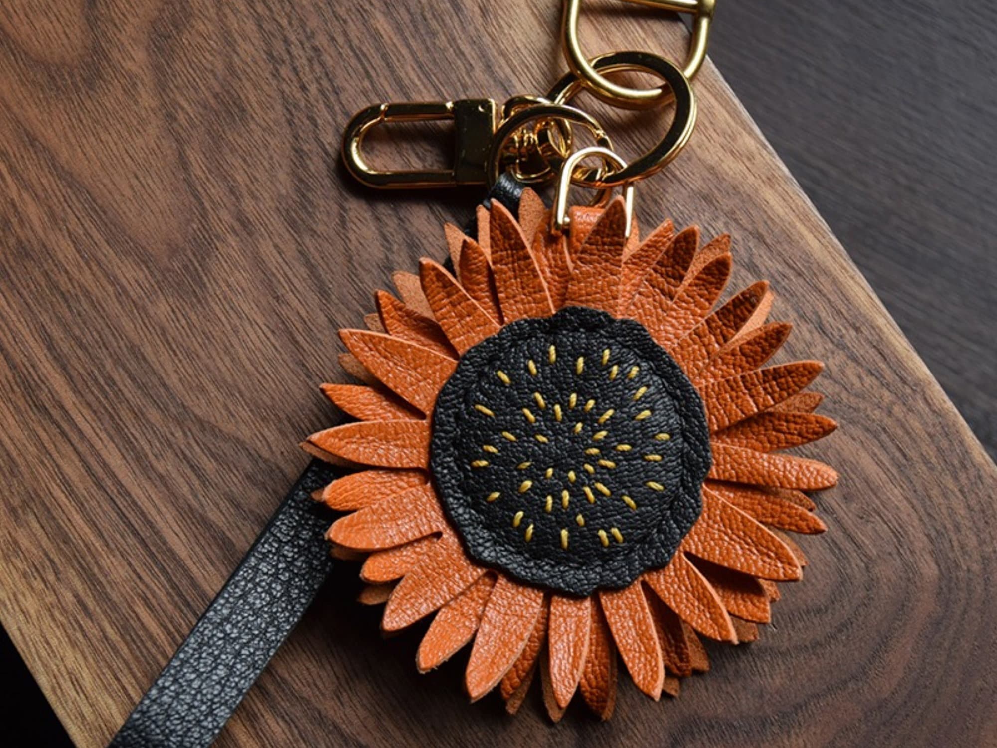 SUESUU Women's Flower Bag Charms Enameled Keychain Purse Accessories