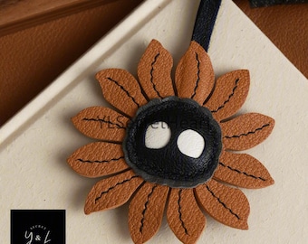 Leather Floral Face Bag Charm, Handmade Leather Flower Charm, Leather Handbag and Purse Charm, Flower Face Keychain, Handmade Leather Gift