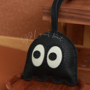 Breloque pour sac Pac-Man en cuir, breloque fantôme fait main, breloque pour sac à main/sac à main en cuir fantôme mignon, porte-clé Pac-Man, breloques de sac, cadeau en cuir