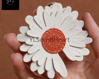 Daisy Leather Charm, Handmade Leather Bag Charm, Leather Handbag and Purse Charm, Daisy Keychain, Handmade Leather Gift