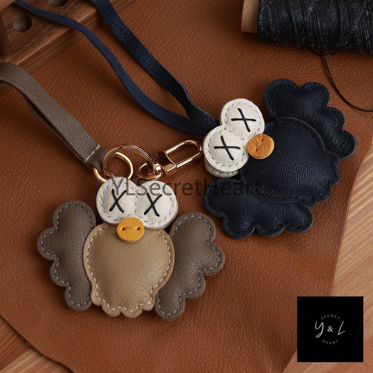 カウズキーホルダー Amazon.co.jp: ASPLOU キーホルダー KAWS バッグチャーム 可愛い