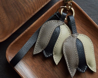 Leather Flower Charm, Handmade Floral Charm, Cute Flower Leather Handbag/ Purse Charm, Flower Keychain, Kelly Bag Charms, Leather Gift