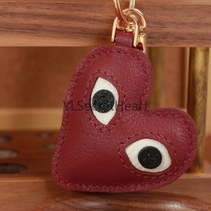 Dije de corazón de cuero para bolso, dije de corazón rojo hecho a mano, lindo dije de corazón para bolso o monedero de cuero, llavero de corazón, regalo de cuero hecho a mano