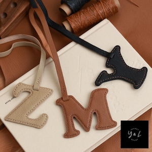 Llavero de cuero con nombre, dije para bolso con alfabeto, llavero de cuero personalizado con nombre, dije para bolso y cartera de cuero hecho a mano personalizado