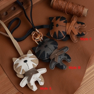 Leather Cat Charm, Handmade Leather Cat Bag Charm, Leather Handbag and Purse Charm, Cute Cat Keychain, Handmade Leather Gift