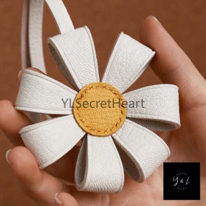 Leather Flower Charm, Handmade Floral Charm, Cute Flower Leather Handbag/ Purse Charm, Flower Keychain, Minimalist Bag Charms, Leather Gift