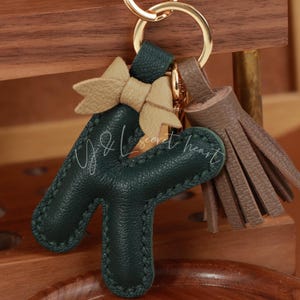 Llavero de cuero con nombre, dije para bolso con alfabeto, llavero de cuero personalizado con nombre, dije para bolso y cartera de cuero hecho a mano personalizado