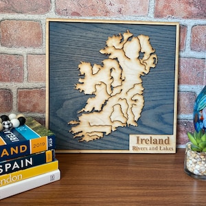 Mapa de ríos de Irlanda: arte mural de madera, cortado con láser y teñido. Oficina, dormitorio, sala de estar. Decoración de pared con ríos, lagos y agua grabada