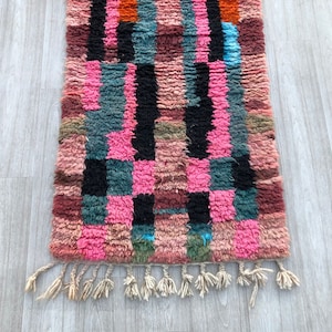 ROSA LÄUFER TEPPICH - Handgefertigter Läuferteppich - Marokkanischer Flurläufer - Getufteter Treppenläufer - Funky Teppich aus Wolle -