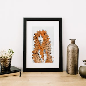 Acrylverf en aquarelillustratie 'Vrouw met oranje haar', tekening van een vrouw met krullend haar, illustratie van een vrouw met oranje krullend haar, vrouwenportret