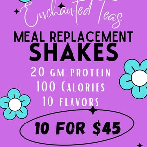 Peut inclure: Fond violet avec un texte blanc superpos&eacute; qui dit "Enchanted Teas Meal Replacement Shakes 20 gm de prot&eacute;ines 100 calories 10 saveurs 10 pour 45 $".  L'arri&egrave;re-plan est d&eacute;cor&eacute; de fleurs stylis&eacute;es bleues et blanches.