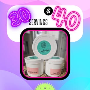 Op de afbeelding: Witte potten met turquoise etiketten en de tekst "Enchanted Loaded Tea", "Arnold Palmer" en "Sparkles". De afbeelding bevat ook de tekst "30 porties", "$40" en "GRATIS VERZENDING" op een kleurrijke achtergrond.