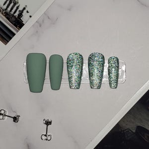 Basics: Mint - Green Bottoms| Medium Coffin Press-On Nails, Dream&#39;s Nail Gallery