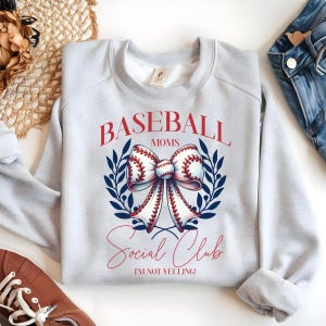 Coquette Baseball Mom Sideline Social Club PNG - Sublimazione, Trasferimento DTF, Design T-shirt Proud Baseball Mom Download Digitale