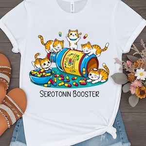 Gato com reforço de serotonina em PNG, camiseta com estampa de mãe de gato em PNG, design de sublimação para amantes de gatos