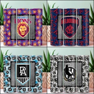 Puede incluir: Cuatro vasos cilíndricos con logotipos de equipos deportivos. El vaso Brisbane Lions tiene un logotipo de león. El vaso Melbourne tiene un logotipo de escudo. El vaso Richmond Tigers tiene un logotipo de escudo. El vaso Collingwood Magpies tiene un logotipo de urraca.