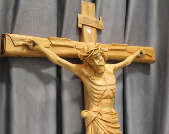 Statua dell'altare della croce di Gesù artigianale con devozione cattolica, statua dell'altare della croce di Gesù fatta a mano, crocifisso in legno Fokienia artigianale
