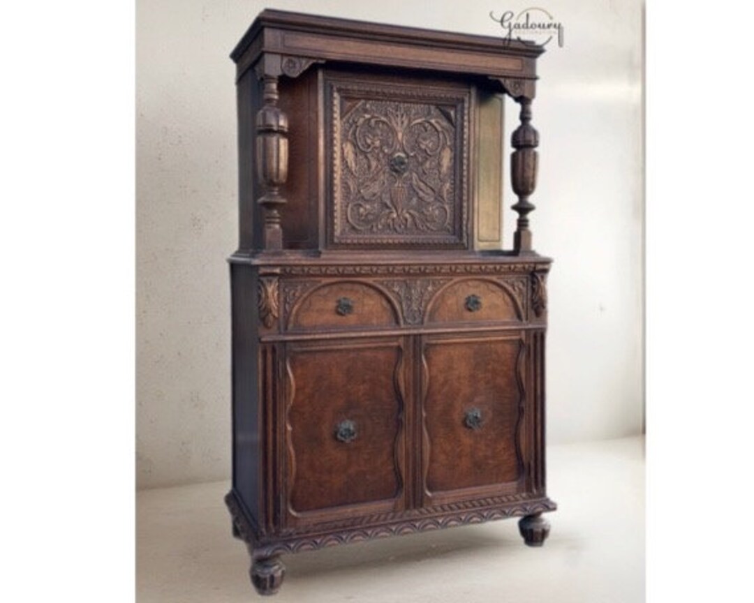 Antique Revival Jacobean Oak Vintage 1920 Gothic Victorian Hutch China 