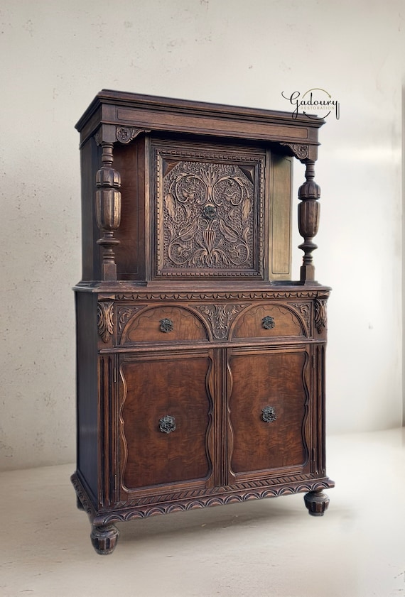 LIEBHERR 961 ショベル　ヴィンテージ　レトロ Antique Revival Jacobean Oak Vintage 1920 Gothic Victorian Hutch
