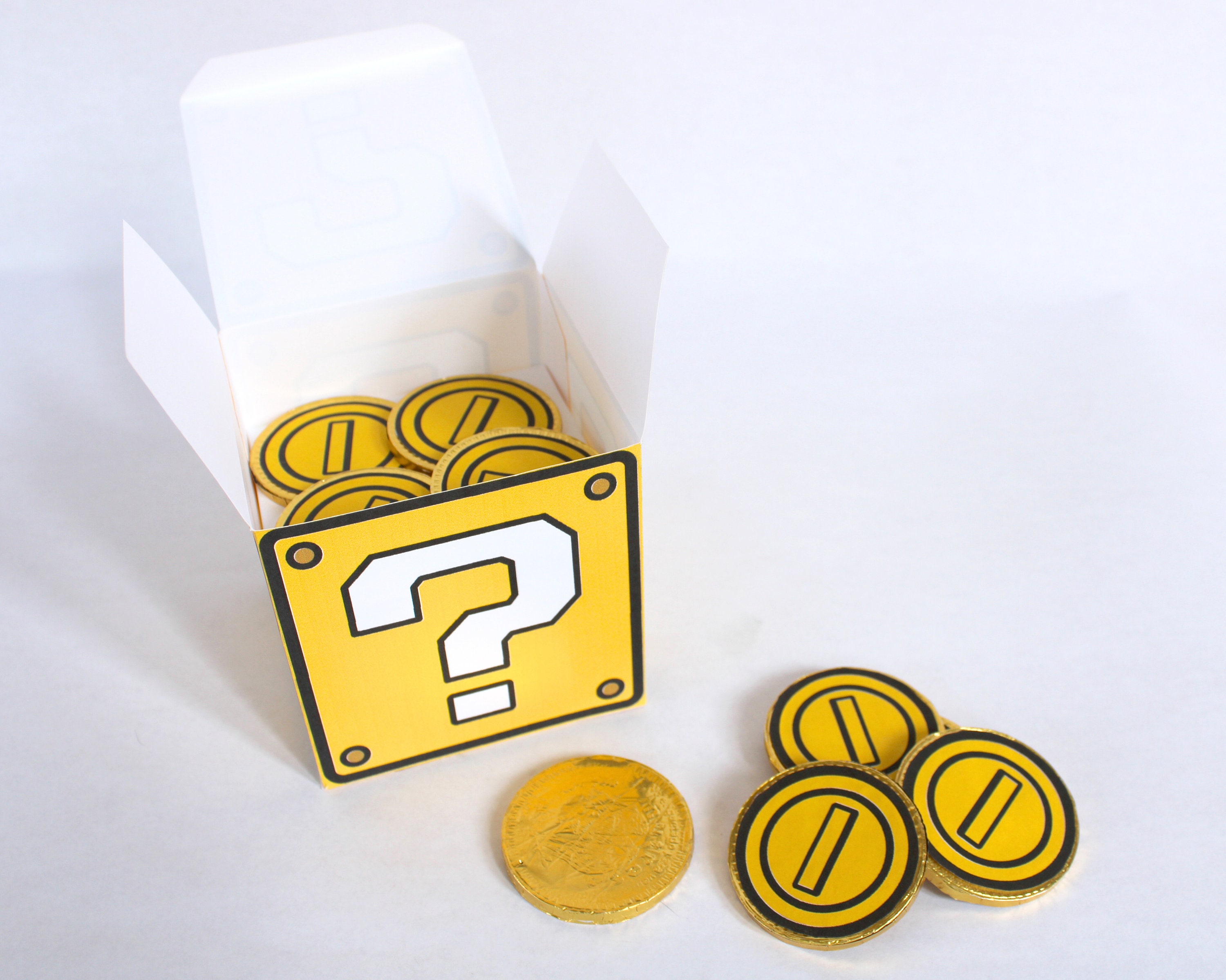 印刷可能なミステリーブロックとレンガのお菓子箱（コイン付き