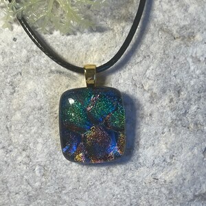 Dichroic Anhänger aus geschmolzenem Glas, schimmernde Dichroic Halskette aus geschmolzenem Glas, geschmolzener Glasschmuck, Dichroic Glasschmuck, Boho Schmuck, Einzigartige