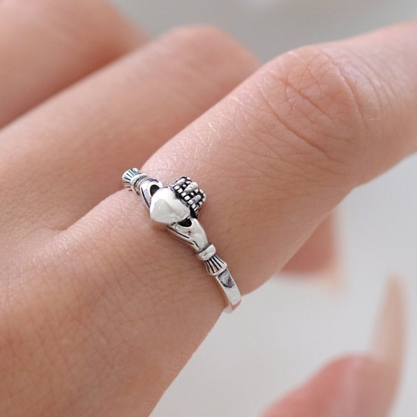 Oxidized Claddagh Love Heart Friendship Ring - 925 Sterling Silver, Sizes 4-10