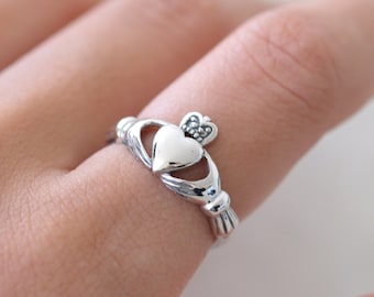 Traditonal Irish Celtic Claddagh Ring | Womens Claddagh Promise Ring | Best Friend Friendship Ring | Irish Claddagh Hands Fade Ring