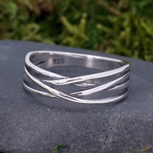 Criss cross shop thumb ring