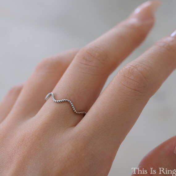 Wavy shop thumb ring