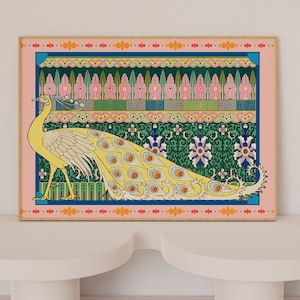 Arte mural de pavo real amarillo: jardín floral vintage con borde rosa, estampado maximalista colorido en estilo Hollywood Regency.