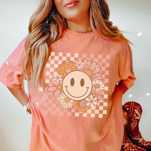 Smiley Face Shirt, Flower Shirt, Retro Smile Face, Trendy Vintage Graphic Tee, Checkered Comfort Colors T-shirt, Plus Size Happy Face Tshirt