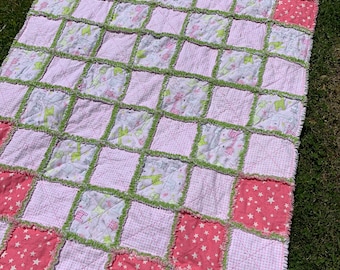 Giraffes Baby/Toddler Rag Quilt, Flannel Rag Quilt, Baby Blanket, Crib Quilt, Toddler Rag Quilt, sweet pea green and pink Nursery quilt