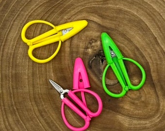 MINI-SCHERE neon mit Schutzkappe