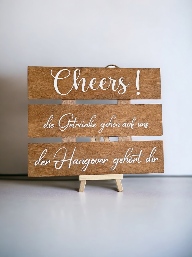 Hochzeitsdeko Schild, Cheers die Getränke gehen auf uns der Hangover gehört dir. Party deko Bild 5