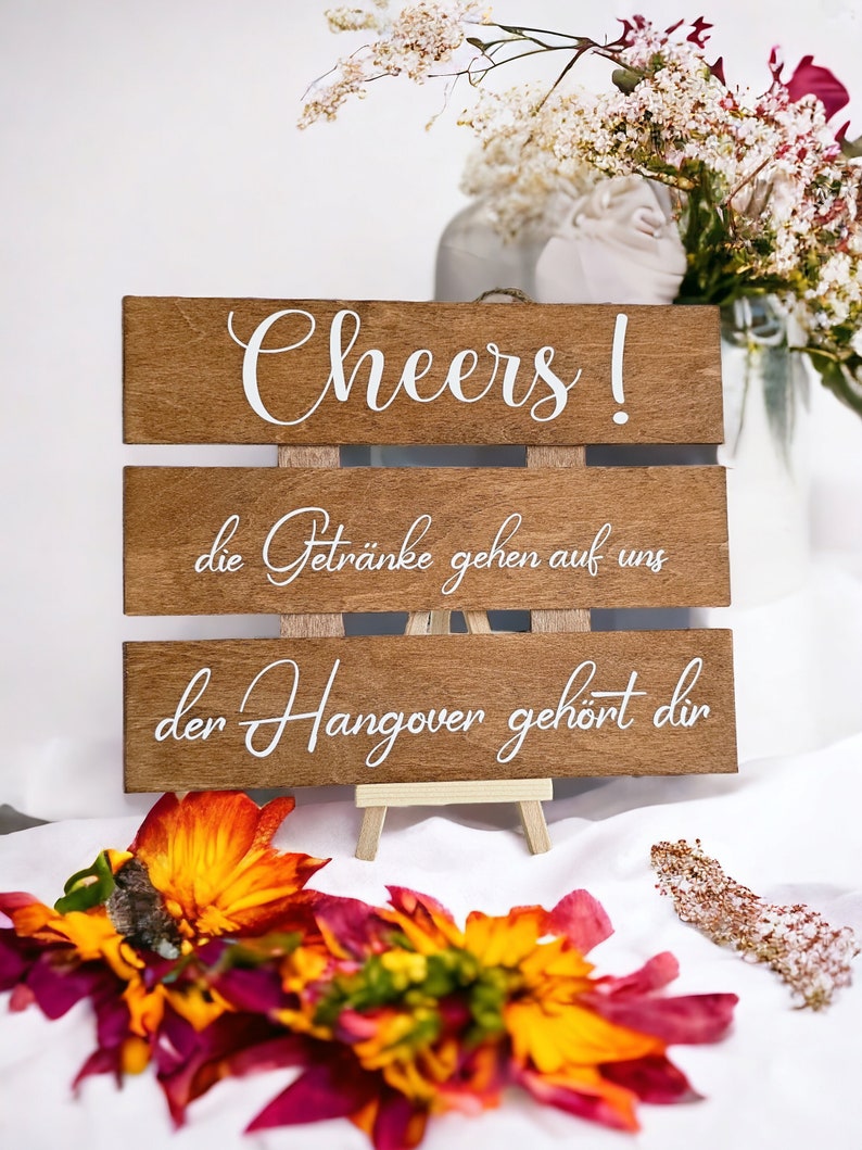 Hochzeitsdeko Schild, Cheers die Getränke gehen auf uns der Hangover gehört dir. Party deko Bild 3