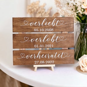 Hochzeits Deko Holzschild personalisiert mit Datum verliebt verlobt verheiratet Bild 5