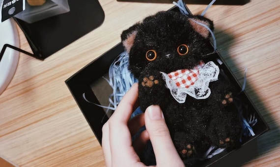 ポーズをとれる手作り猫のぬいぐるみ、リアルな黒猫アートドール