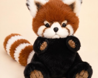 レッサーパンダのルビーのぬいぐるみ。手作りのぬいぐるみコレクション