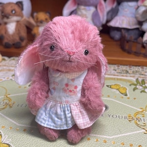 Art fait main en peluche de lapin, lapin miniature, peluche douce, lapin rose, cadeau pour les amateurs de lapin, compagnon Blythe/BJD, poupée articulée