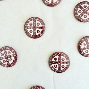 Button „Benedikt Medaille“ XL | minimalistisch handgezeichnet