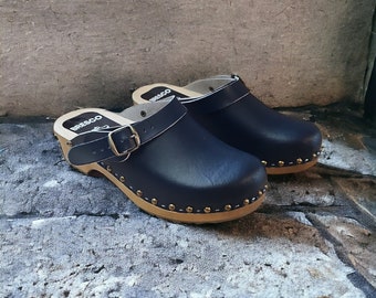 Swedish wooden clogs with closed toe with buckle from navy real leather and alder wood for women and men from BrescoClogs